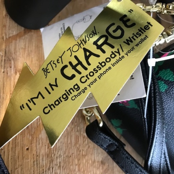 BETSEY JOHNSON "I'M IN CHARGE" Charging Roses Bag - Picture 3 of 8